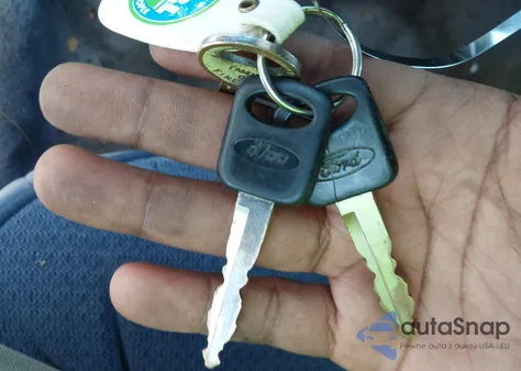 1996 Ford Crown Victoria Lx z USA, uszkodzony, nr VIN 2FALP74W3TX130673